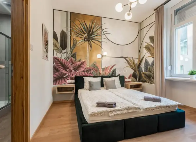 Hard Rock BnB | Pink Flamingo