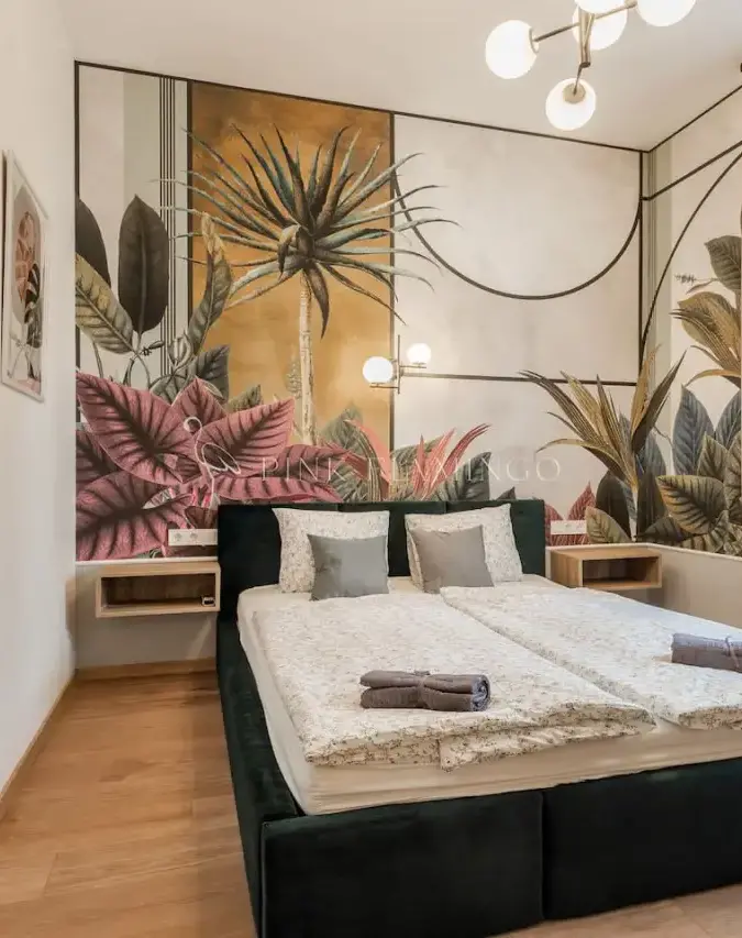 Hard Rock BnB | Pink Flamingo