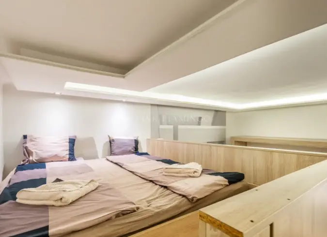 Minimal Loft | Pink Flamingo