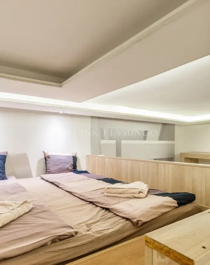 Minimal Loft | Pink Flamingo