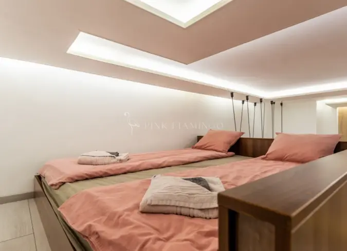 Unique Style Loft | Pink Flamingo
